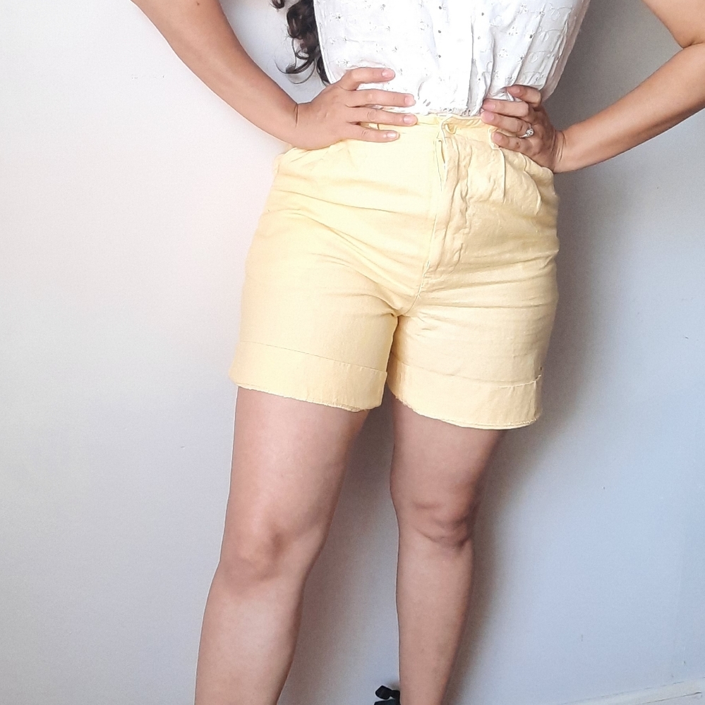 Vintage yellow high rise bermuda shorts